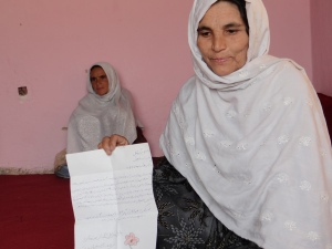 WfWI participant Bagi Gul, with a letter from her sponsor, Glenna.